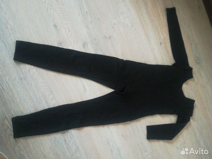 Чёрный гимнастический комбинезон