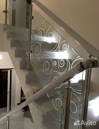 Ограждение для лестницы из стекла