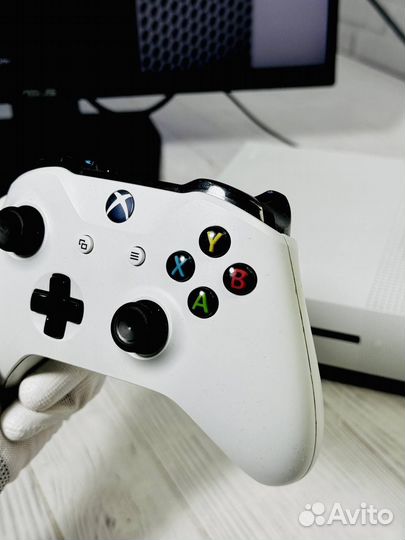 Xbox One S 500gb +450 игр с дисководом