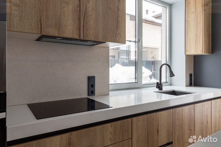 Кухня светлая с островом