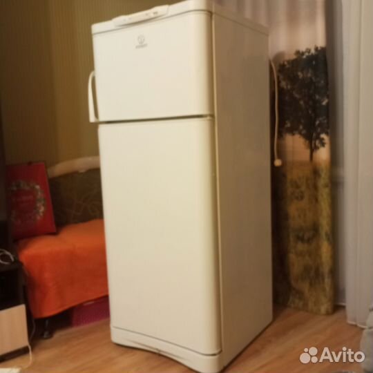 Холодильник Indesllт на запчасти