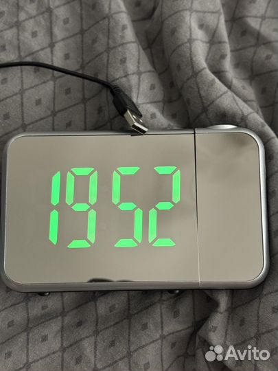 Часы электронные настольные