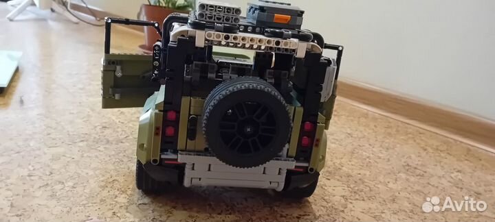 Lego technic land rover defender 42110