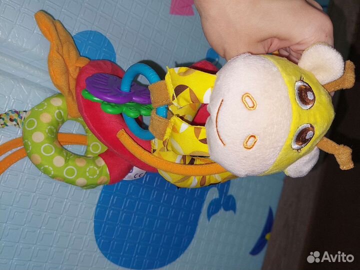 Развивающая игрушка на коляску chicco
