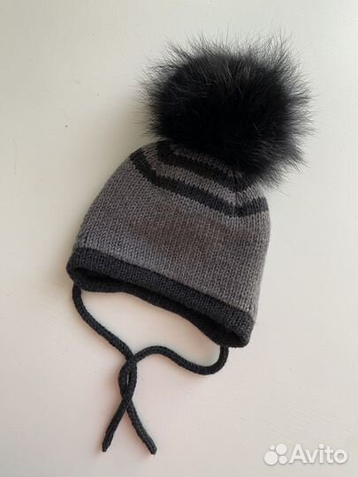 Анатомическая вязаная зимняя шапка