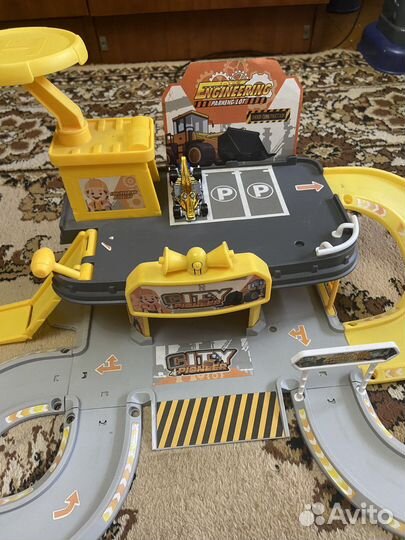 Детская парковка для машинок