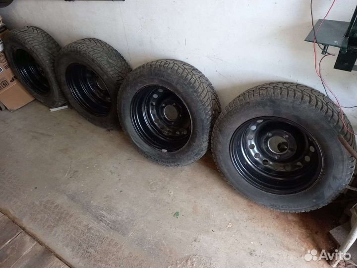 Hankook Winter I'Pike 215/65 R16