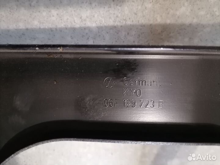 Кронштейн впускного коллектора Volkswagen Golf 5