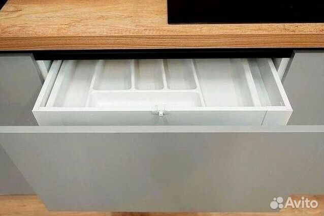 Угловой кухонный гарнитур современный