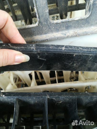 Пластиковые ящики для бутылок с дефектами