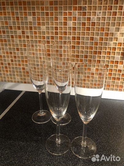 Бокалы под шампанское
