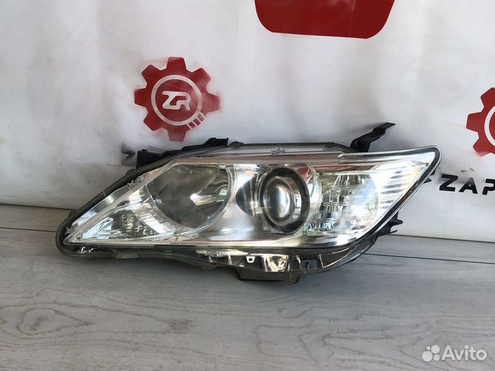 Toyota Camry V50 Фара левая