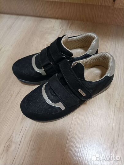 Кроссовки кожаные