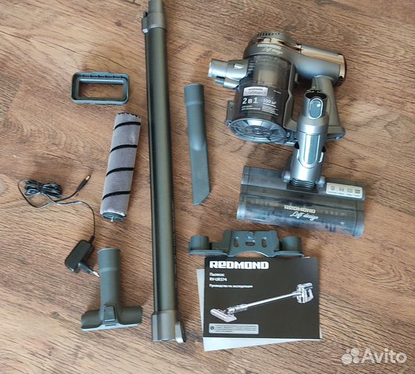 Вертикальный беспроводной пылесос Redmond RV-UR374