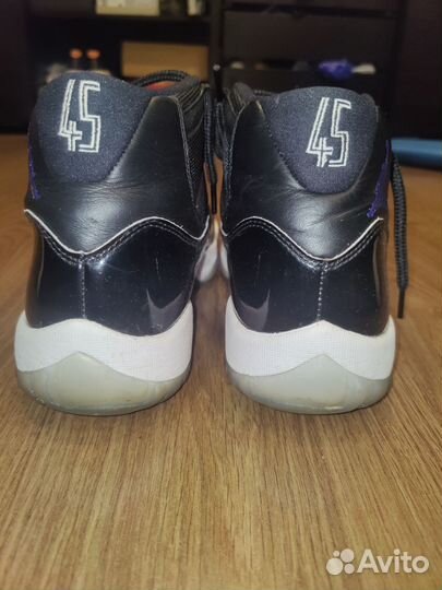 Jordan 11 Space jam