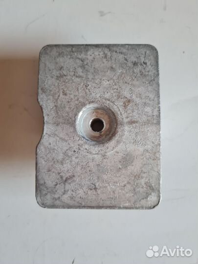 Анод редуктора Yamaha 9.9-30, F8-F25 61N-45251-01