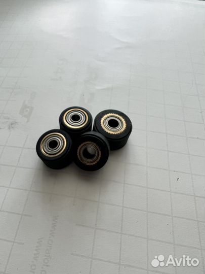 Прижимные ролики для режущего плоттера