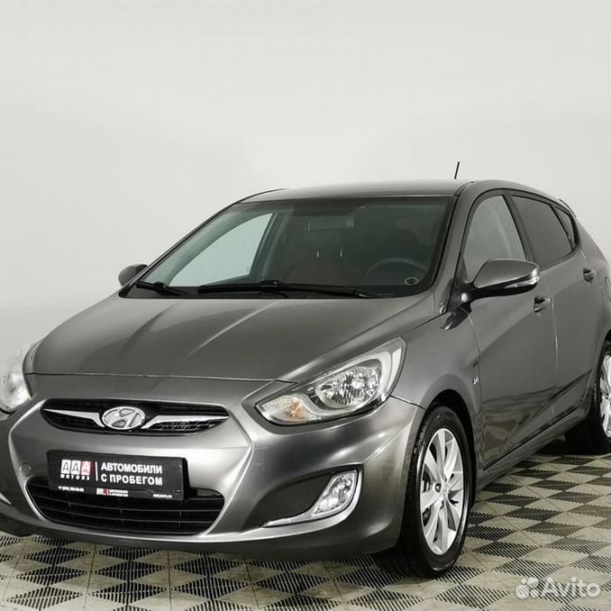 Hyundai Solaris 2012 1.6 at 123 л.с седан серый. Вес Солярис хэтчбек. Солярис Рязань. Хендай Солярис хэтчбек на дороге.