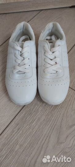 Танцевальные кроссовки