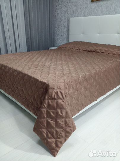 Пледы и покрывало