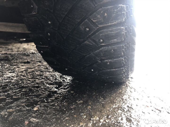 R17 Gislaved Nord Frost 200 215/55, PCD 5x114.3 DIA 66.1