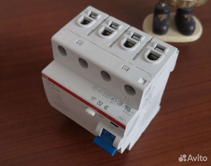 Узо ABB 2csf204001r1250