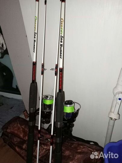 Удилищеа крокодилы с катушками 2 штуки