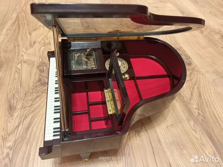 Музыкальная шкатулка с балериной