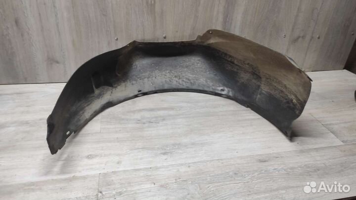 Подкрылок левый передний Фольксваген пассат б3