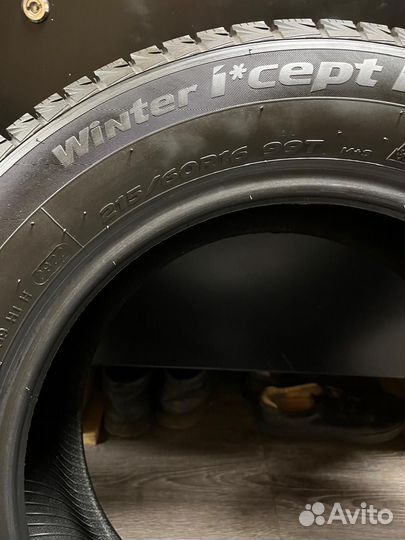 Hankook Winter I'Cept iZ 2 W616 215/60 R16 99T