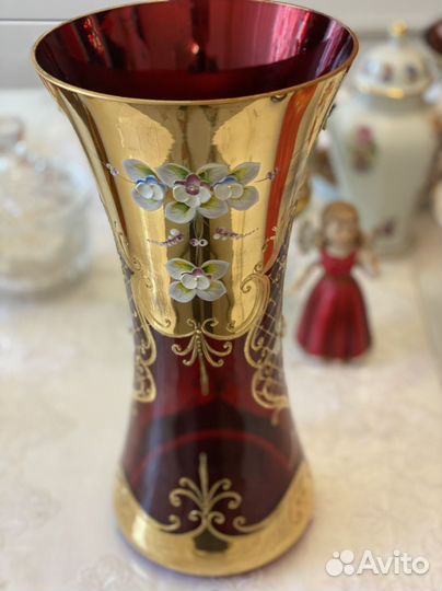 Ваза рубин 32 см Богемия. Яблоко красное фарфор