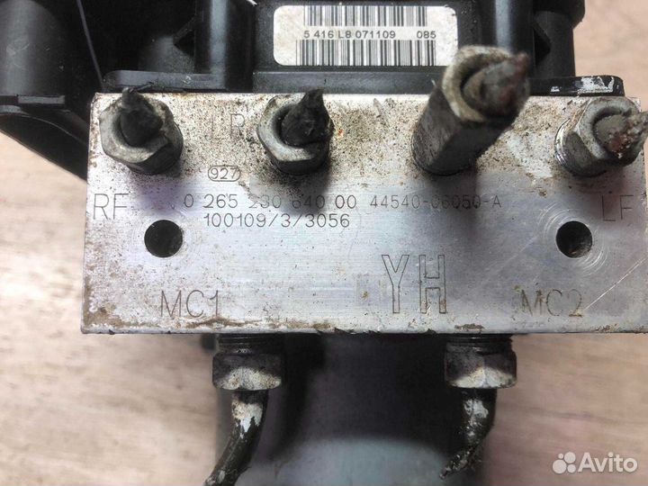 Блок управления тормозами/насос ABS Toyota Camry