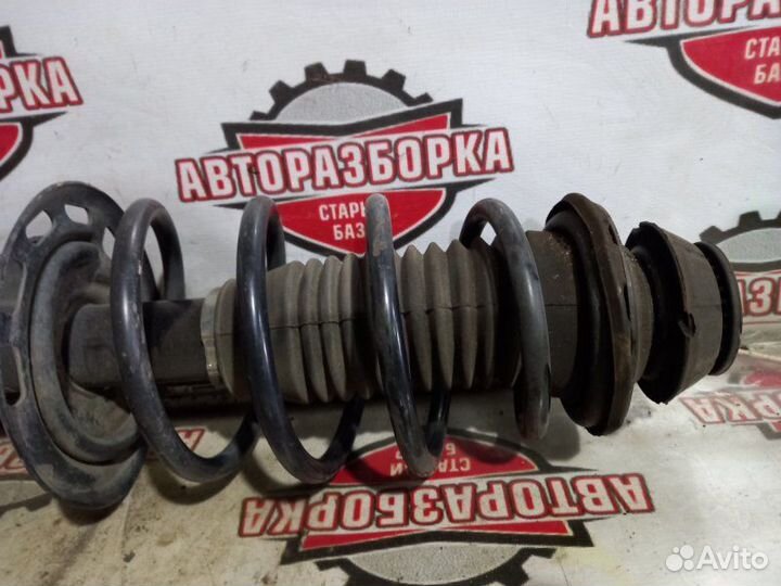 Стойка передняя левая Toyota Aqua NHP10 1nzfxe