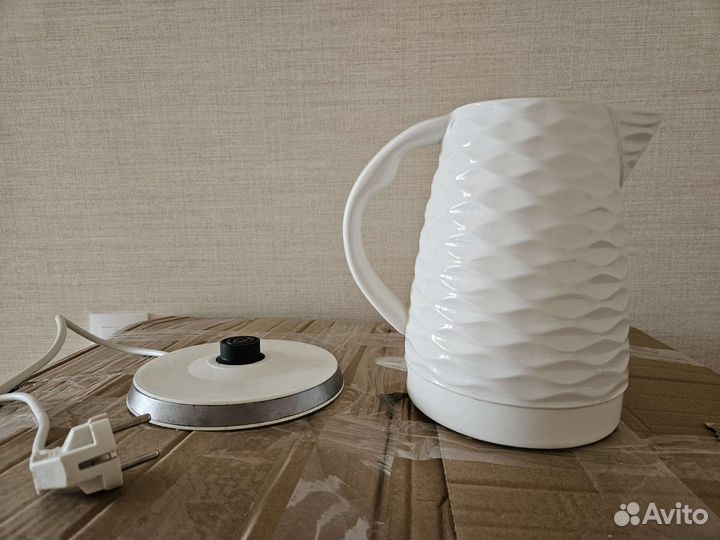 Чайник электрический Home club белый