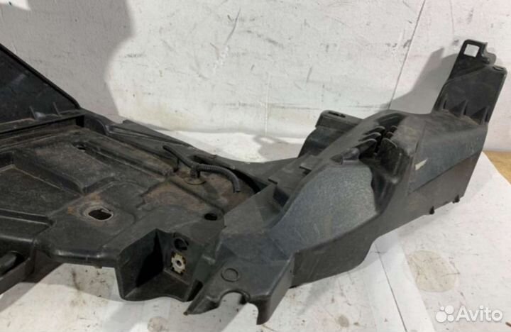 Крепление фары левой Renault Megane 3 рест