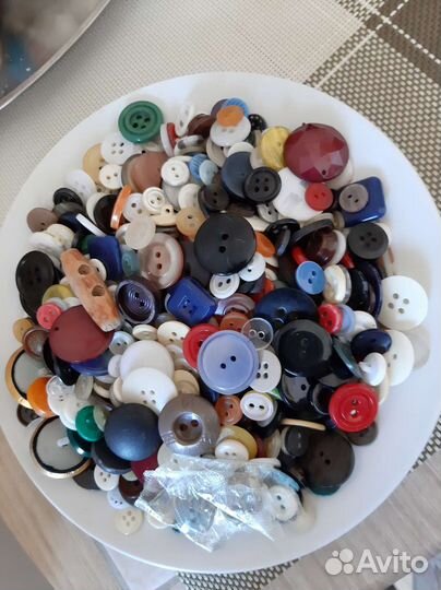 Нитки швейные,мулине,шпульки и пр