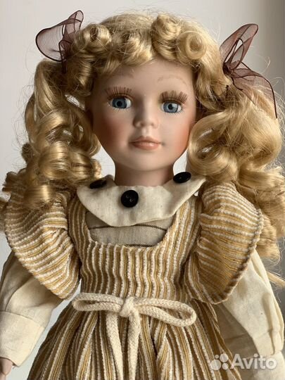 Кукла фарфоровая коллекционная