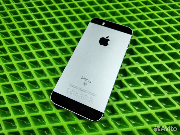 iPhone SE, 32 ГБ