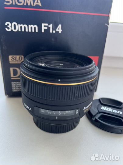 Объектив Sigma 30mm 1.4