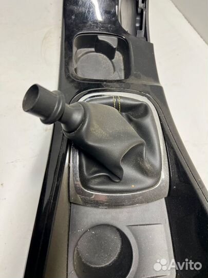 Подлокотник Renault Megane bzar F4R 2013