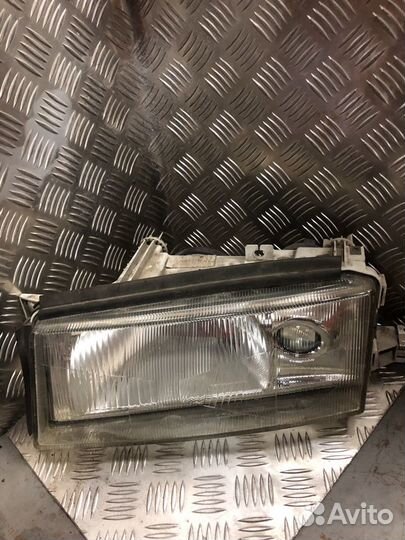 Шкода Октавиа тур Фара передняя левая Hella оригин