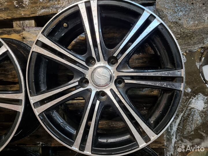 Комплект отличных литых дисков Stranger