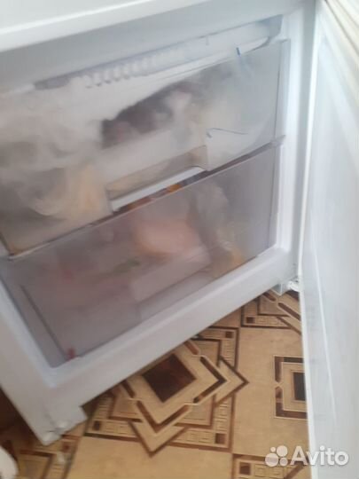Холодильник на запчасти 
