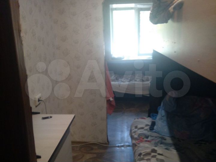 Комната 18 м² в 5-к., 1/3 эт.