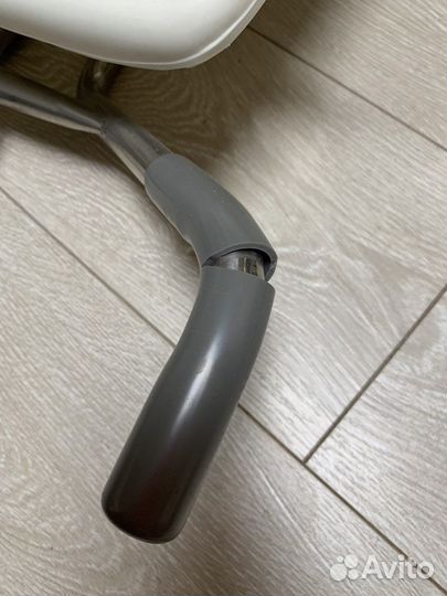 Поворотное кресло-стул в ванную