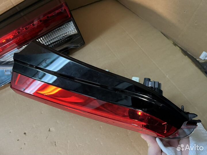 Фонарь задние в крышку багажника Toyota RAV4 xa 50