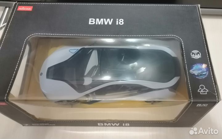 Машина на радиоуправлении BMW i8