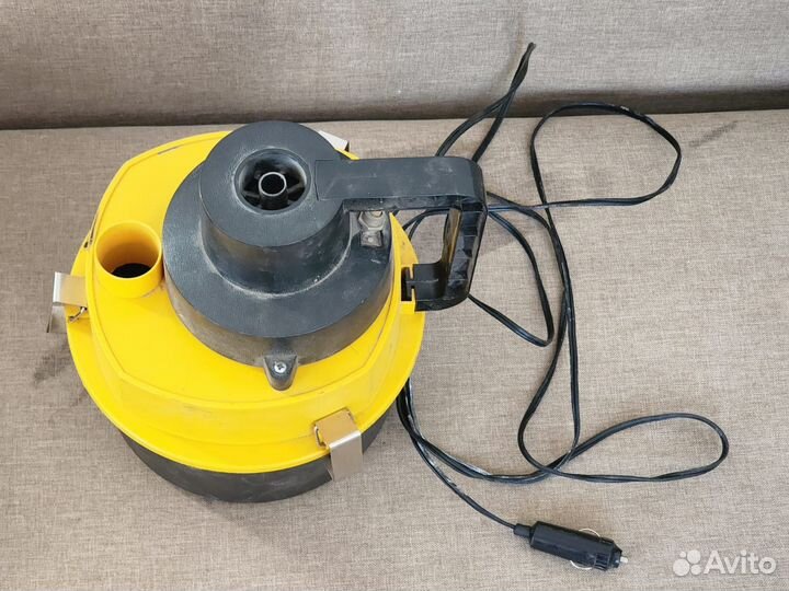 Автомобильный пылесос