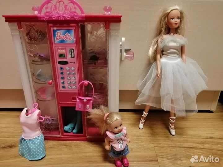 Barbie шкаф и аксессуары + куклы 2шт