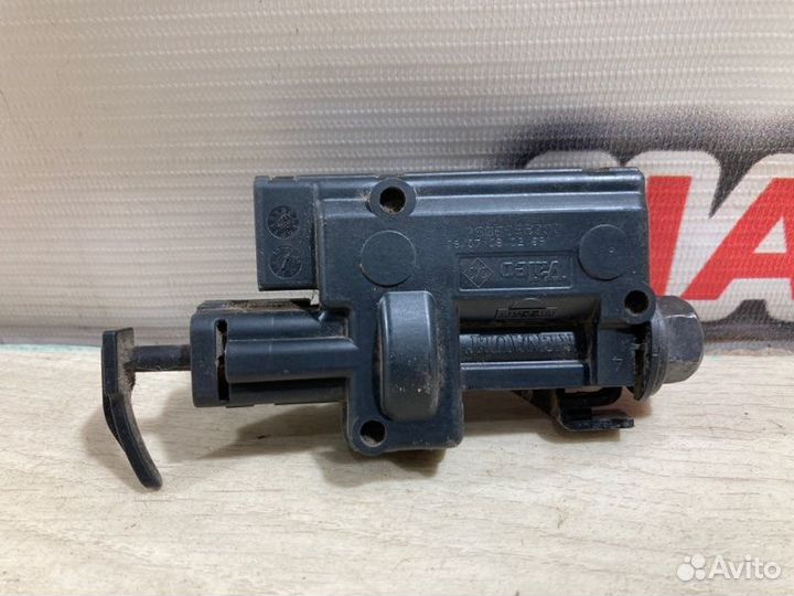 Активатор лючка бензобака Nissan Pathfinder R 51